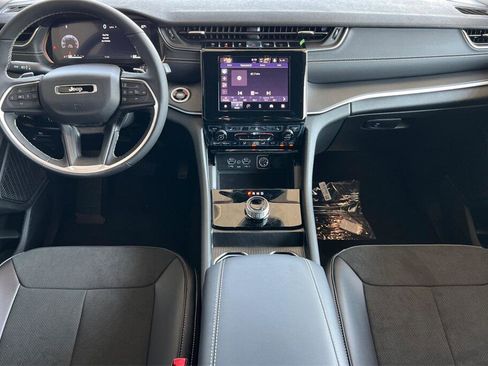 New 2025 Jeep Grand Cherokee Altitude image 13