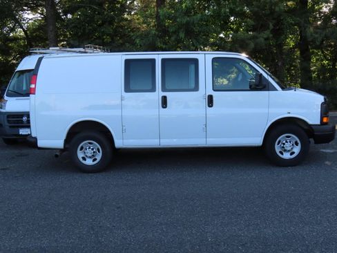 Used 2015 Chevrolet Express 2500 RWD image 6