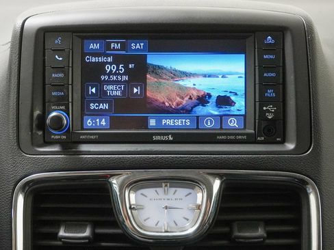 Used 2016 Chrysler Town & Country Touring w/ Driver Convenience Group FWD image 25