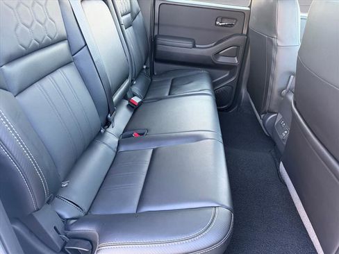 Used 2024 Nissan Frontier SL w/ Technology Package image 19