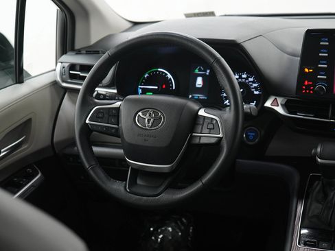Used 2021 Toyota Sienna XLE AWD/4WD image 15