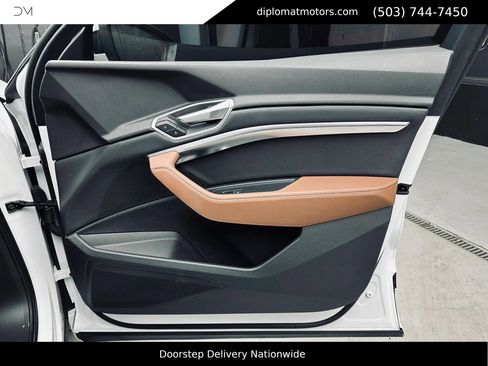 Used 2021 Audi e-tron Premium AWD/4WD image 26