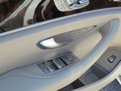 Used 2019 Mercedes-Benz E 300 4MATIC image 24