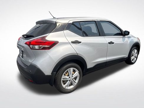 Used 2020 Nissan Kicks S FWD image 5