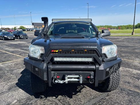 Used 2015 Toyota Tacoma 4x4 Double Cab image 2