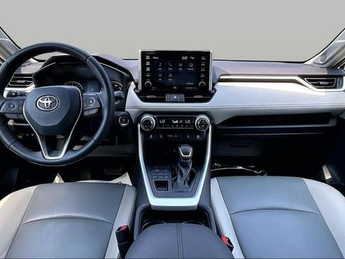 Used 2021 Toyota RAV4 XLE Premium AWD/4WD image 9