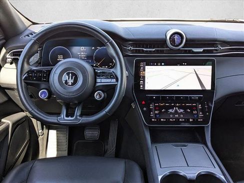 Used 2024 Maserati Grecale GT image 18