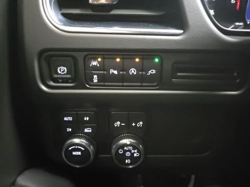 Certified 2021 GMC Yukon SLT image 19