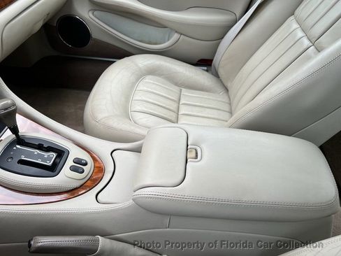 Used 2000 Jaguar XJ8 RWD image 53