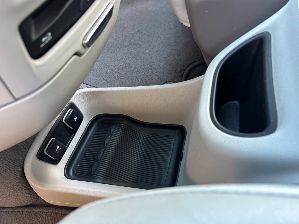Used 2021 Chrysler Pacifica Touring-L w/ Uconnect Theater Family Group FWD image 38