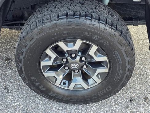 Used 2017 Toyota Tacoma TRD Off-Road image 31