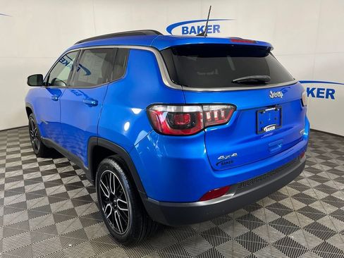 Used 2018 Jeep Compass Latitude w/ Popular Equipment Group AWD/4WD image 3