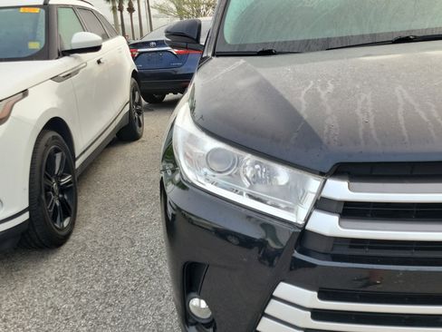 Used 2019 Toyota Highlander XLE image 6