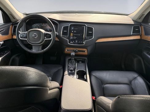 Used 2022 Volvo XC90 T6 Momentum AWD/4WD image 12