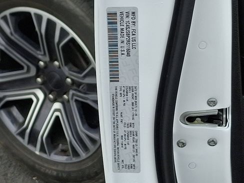 Used 2024 Jeep Wagoneer L Series II w/ Flexible Seating Group image 26