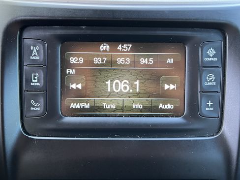 Used 2017 Jeep Cherokee Latitude AWD/4WD image 28