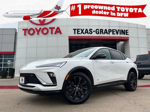 Used 2025 Buick Envista Sport Touring image 1