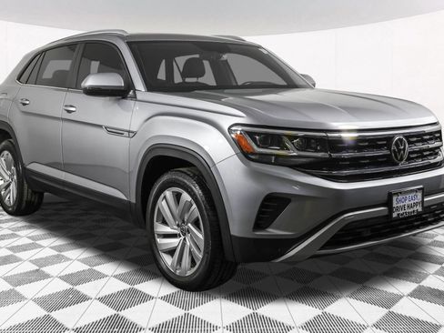 Used 2020 Volkswagen Atlas Cross Sport SE w/ Panoramic Sunroof Package image 11