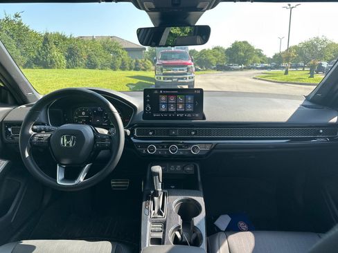 Used 2024 Honda Civic Sport Touring image 2