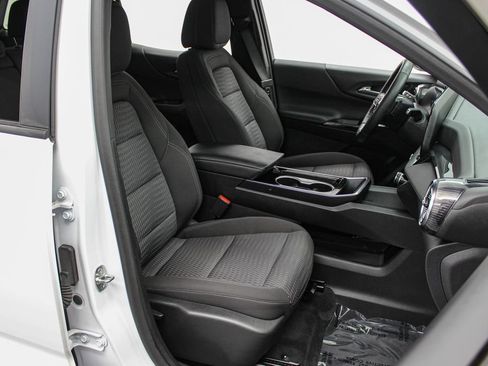 Used 2025 Chevrolet Equinox LT w/ Safety and Technology Package FWD image 24