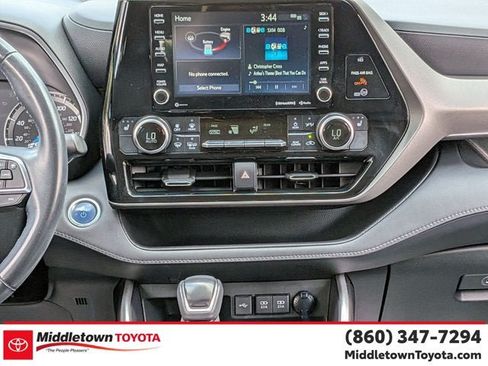 Used 2020 Toyota Highlander XLE AWD/4WD image 31