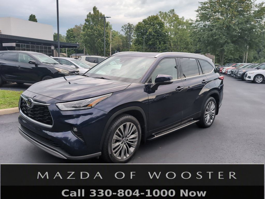 Used 2021 Toyota Highlander Platinum AWD/4WD image 1
