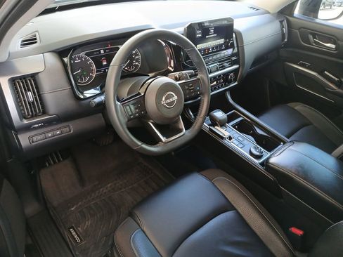 Used 2023 Nissan Pathfinder SL w/ Lighting Package (N92) image 10