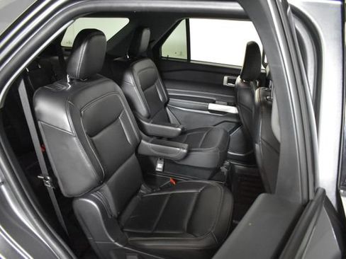 Used 2023 Ford Explorer XLT w/ Equipment Group 202A AWD/4WD image 33
