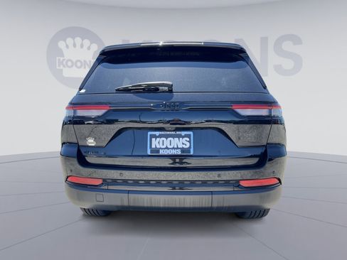 Used 2023 Jeep Grand Cherokee Altitude AWD/4WD image 15