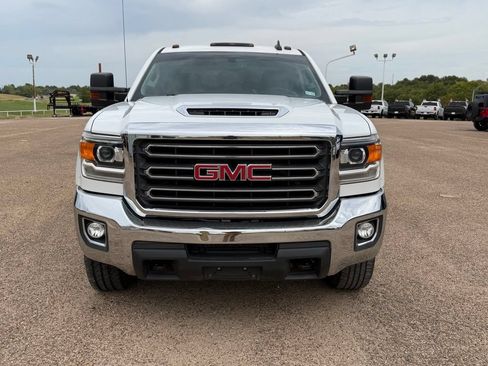 Used 2019 GMC Sierra 2500 SLE w/ SLE Preferred Package AWD/4WD image 2
