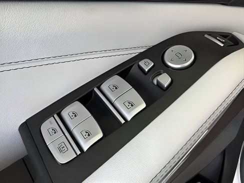 Certified 2026 BMW X7 xDrive40i image 19