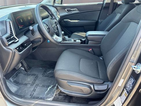 Used 2024 Kia Sportage LX image 10