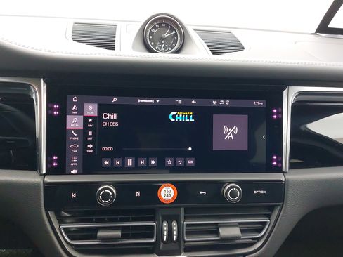 Used 2025 Porsche Macan image 22