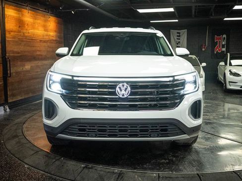 Used 2025 Volkswagen Atlas SE FWD image 4