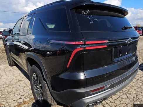 Used 2025 Chevrolet Traverse Z71 image 6