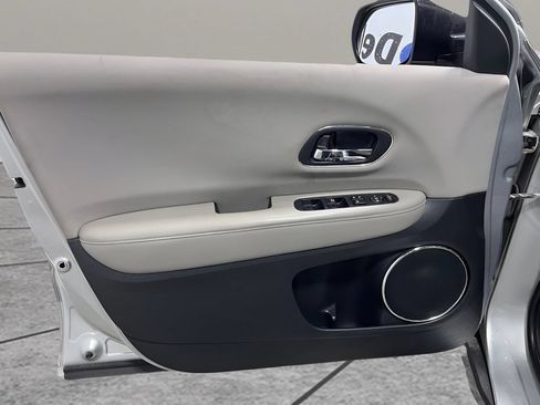 Used 2016 Honda HR-V EX image 10