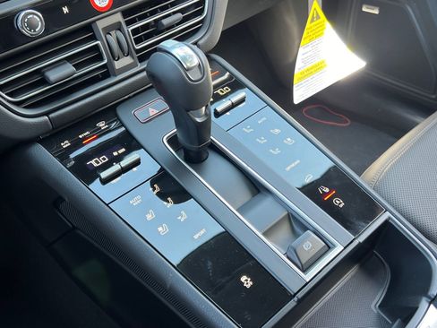 New 2026 Porsche Macan image 29