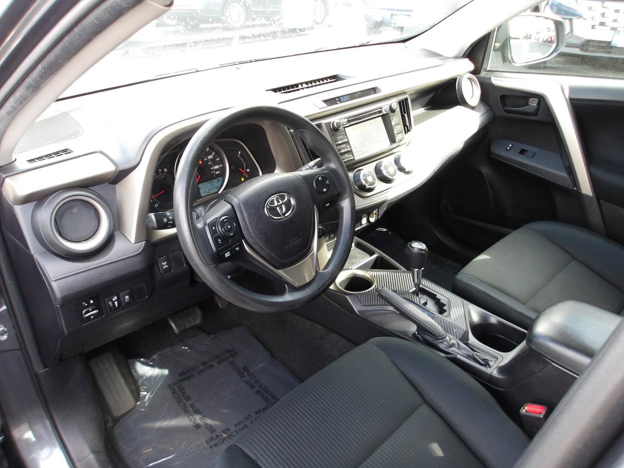 Used 2015 Toyota RAV4 LE AWD/4WD image 9