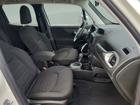 Used 2018 Jeep Renegade Latitude w/ Cold Weather Group image 31