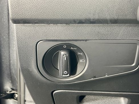 Used 2023 Volkswagen Tiguan SE AWD/4WD image 10