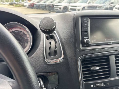 Used 2020 Dodge Grand Caravan SE w/ UConnect Hands-Free Group FWD image 26