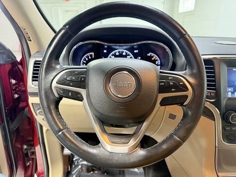 Used 2019 Jeep Grand Cherokee Laredo image 10