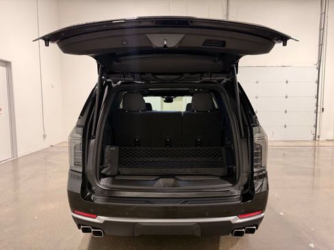 Used 2026 Chevrolet Tahoe High Country AWD/4WD image 9