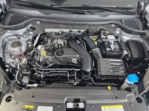 Used 2024 Volkswagen Taos SE FWD image 11