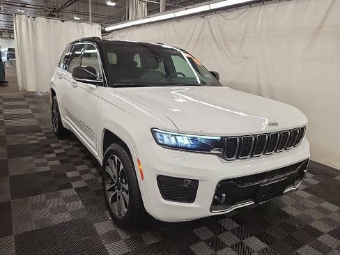Used 2024 Jeep Grand Cherokee Overland w/ Trailer Tow Package AWD/4WD image 4