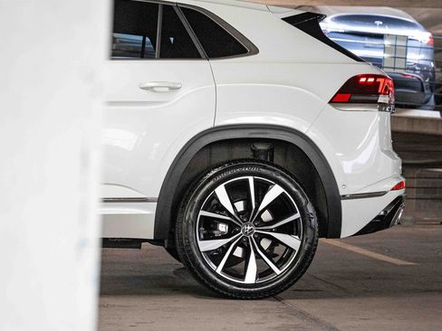 Certified 2025 Volkswagen Atlas Cross Sport SEL Premium R-Line AWD/4WD image 4