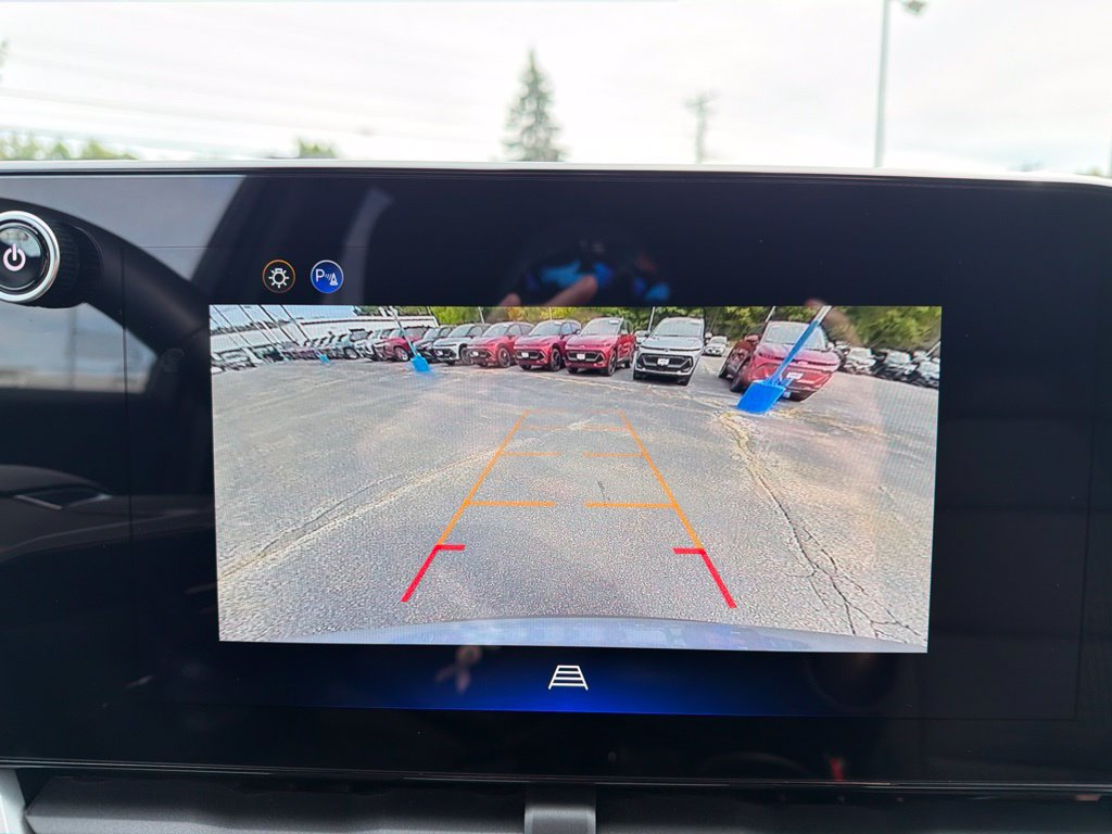 Used 2026 Chevrolet Equinox LT AWD/4WD image 21