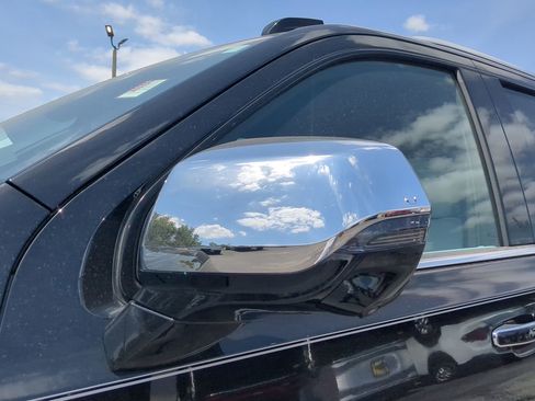 New 2025 Chevrolet Suburban Premier image 12