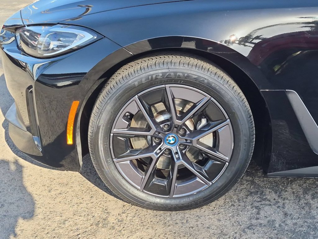 Used 2022 BMW i4 eDrive40 RWD image 34