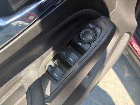 Used 2022 Chevrolet Equinox RS w/ Infotainment Package AWD/4WD image 18